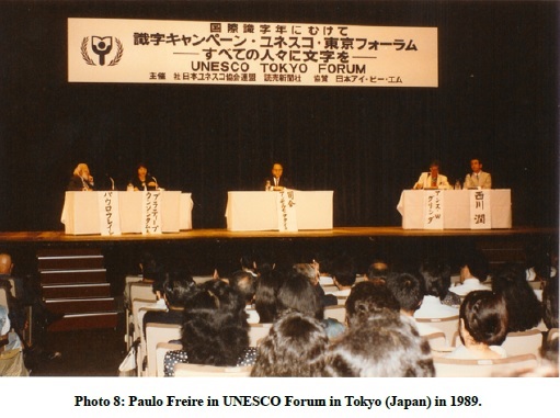 Paulo Freire diante do Fórum da UNESCO. 1989.