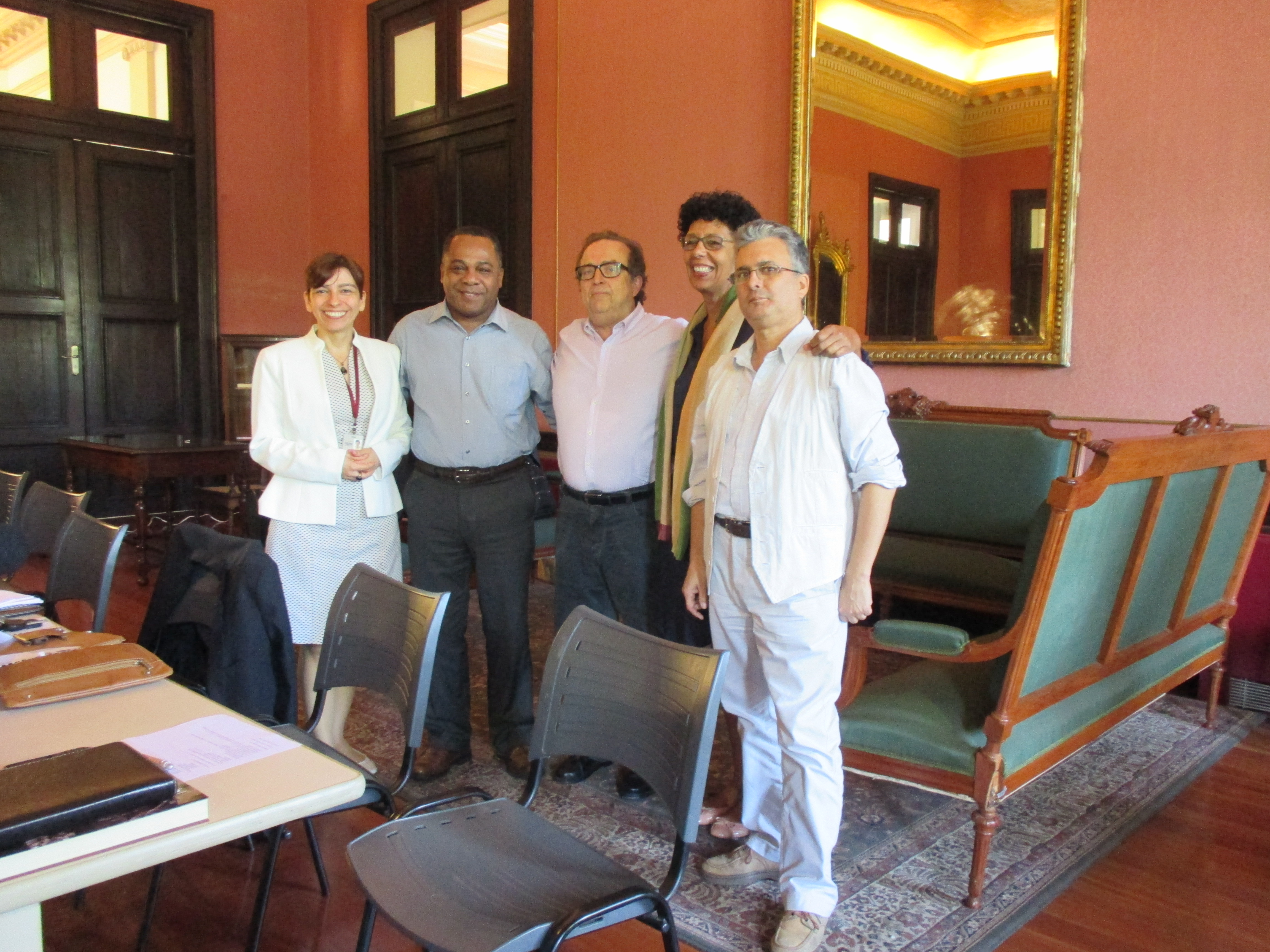Membros da nova Mesa diretora do Comitê MoWBrasil posam no Salão Nobre do Arquivo Nacional - Rio de Janeiro - 23 de setembro de 2015